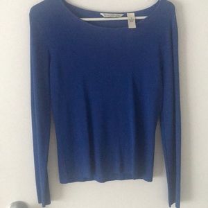 Light weight sweater